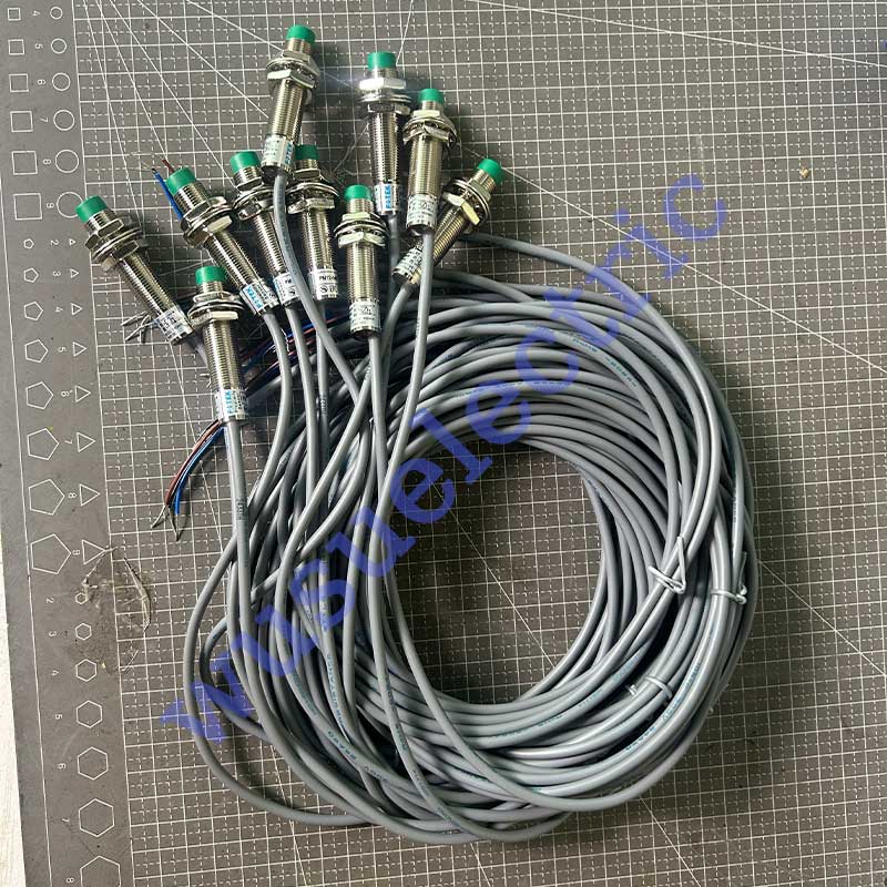 fotek PM12-04P PROXIMITY SENSOR