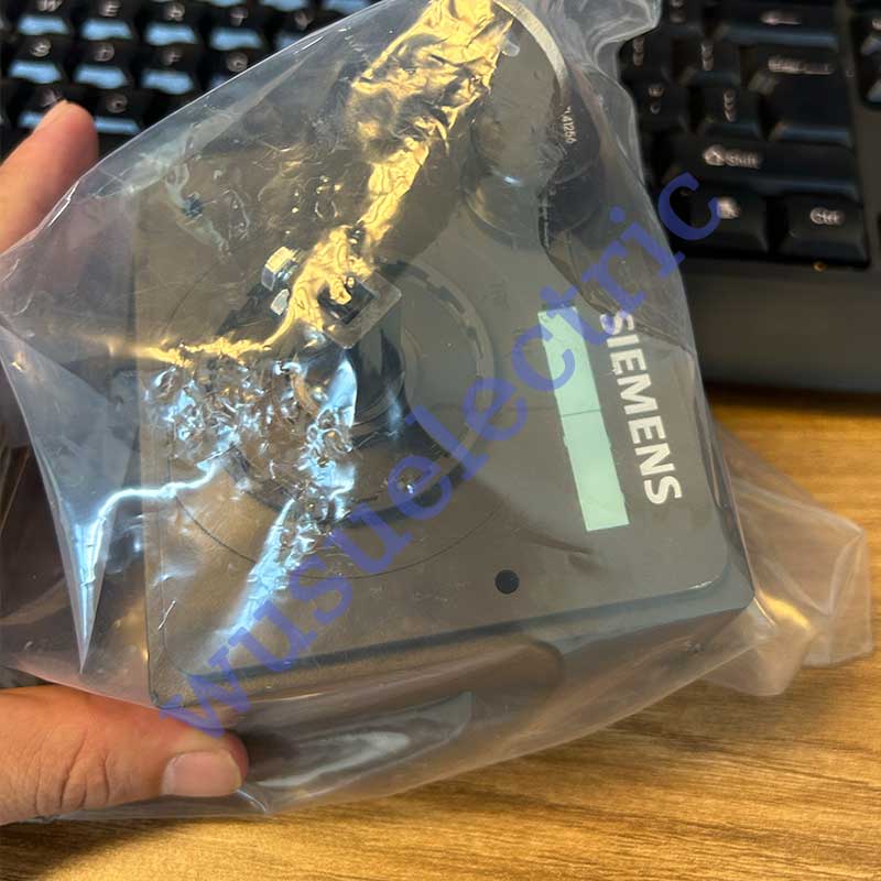 8UC7111-1BB10 Door-coupled rotary operating mechanism