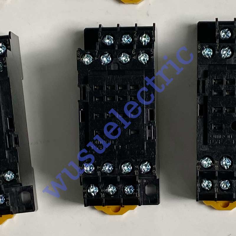 Omron PYFZ-14-E Socket